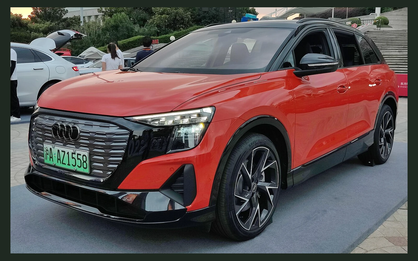 Фото модели Audi Q5 e-tron