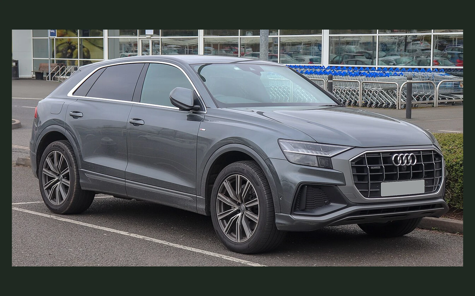 Фото модели Audi Q8