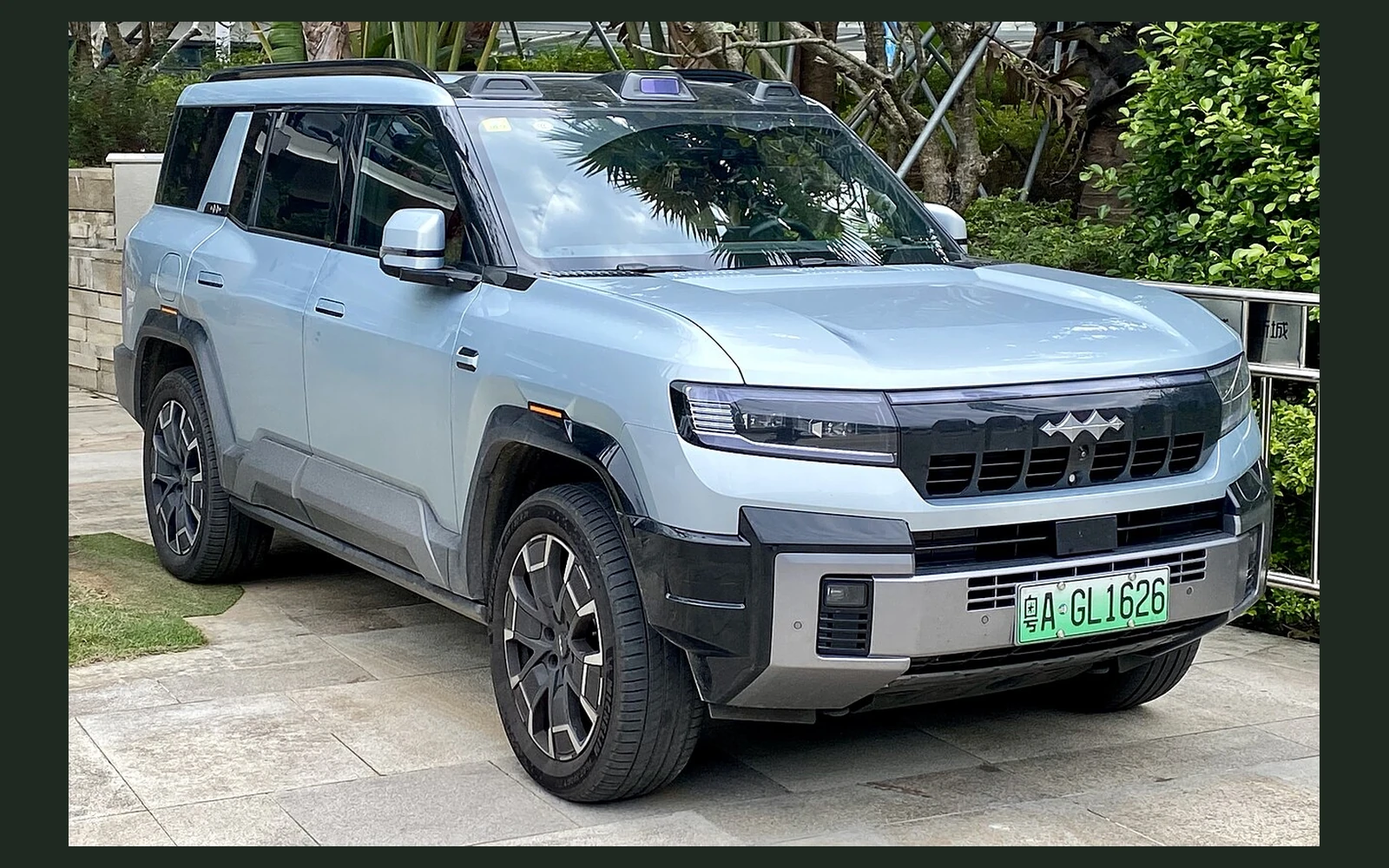 Фото модели BYD FangChengBao Leopard 8