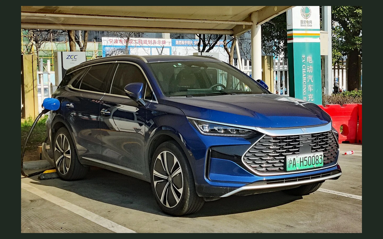 Фото модели BYD Tang