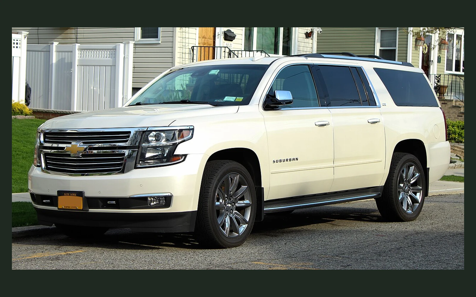 Фото модели Chevrolet Suburban