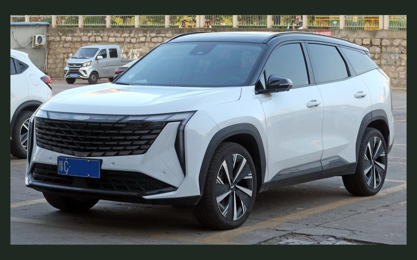 Фото модели Geely Atlas