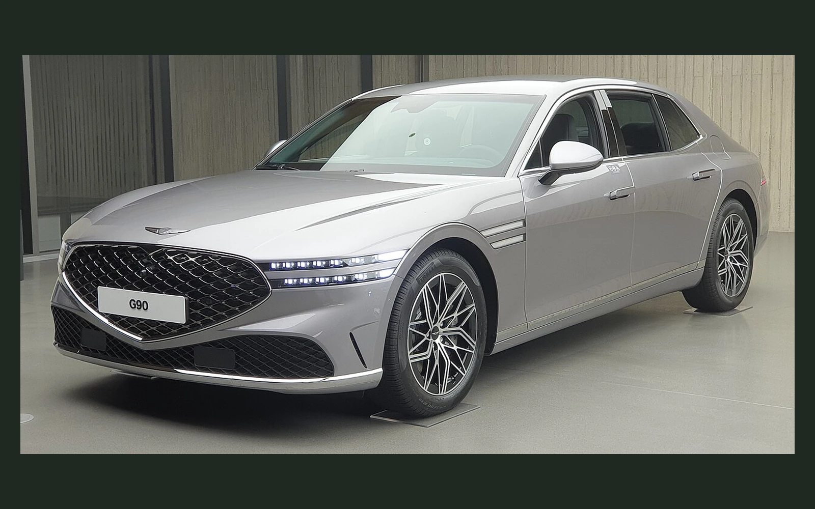 Фото модели Genesis G90