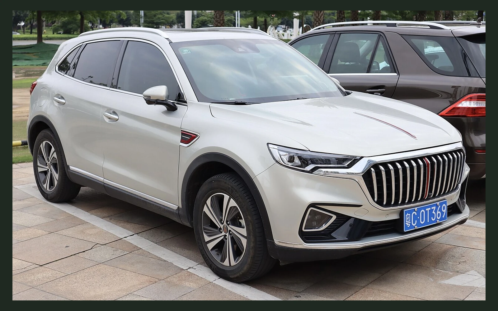 Фото модели Hongqi Hs5