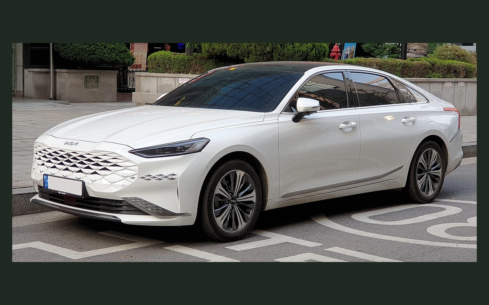 Фото модели Kia K8