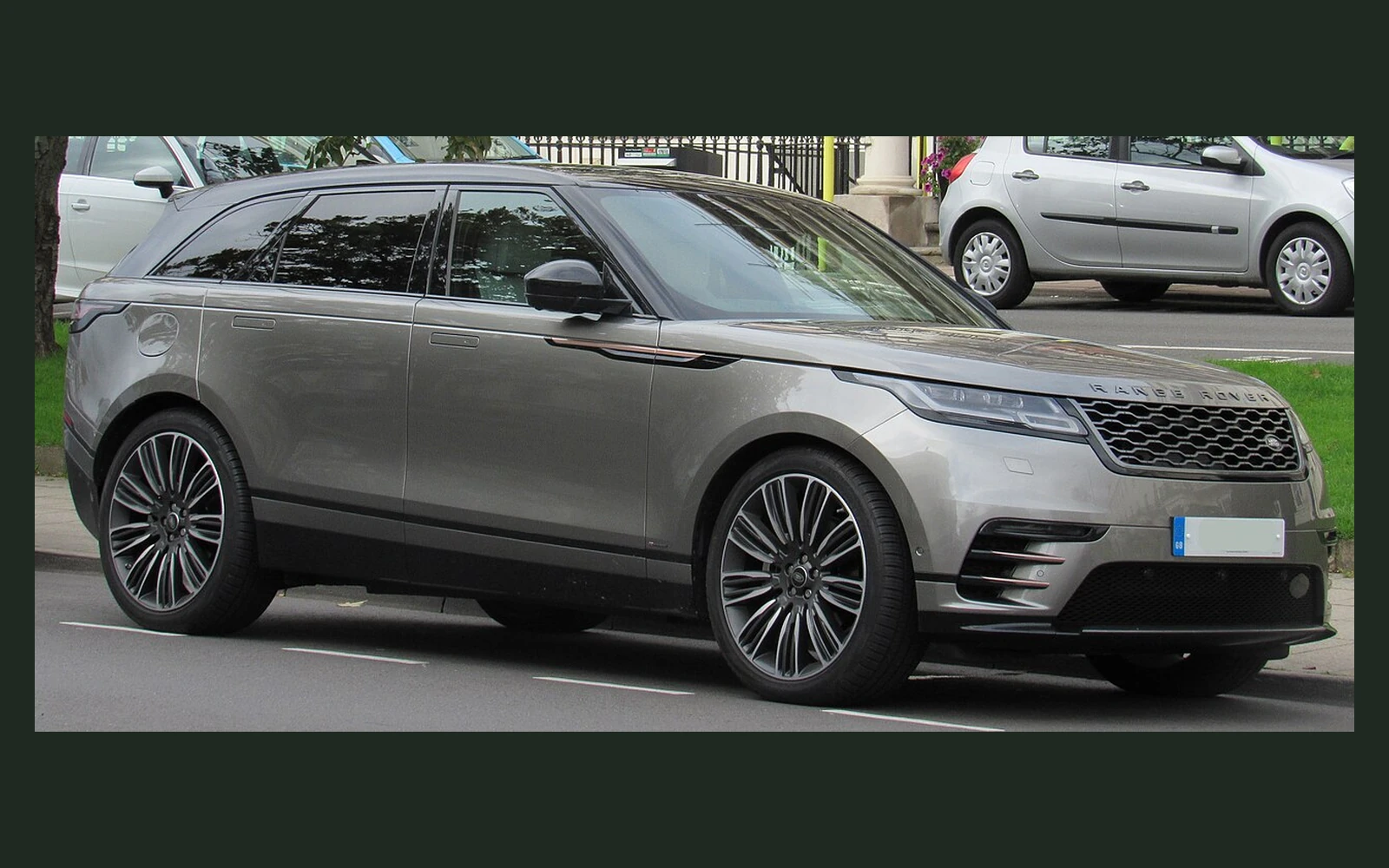 Фото модели Land Rover Range Rover Velar