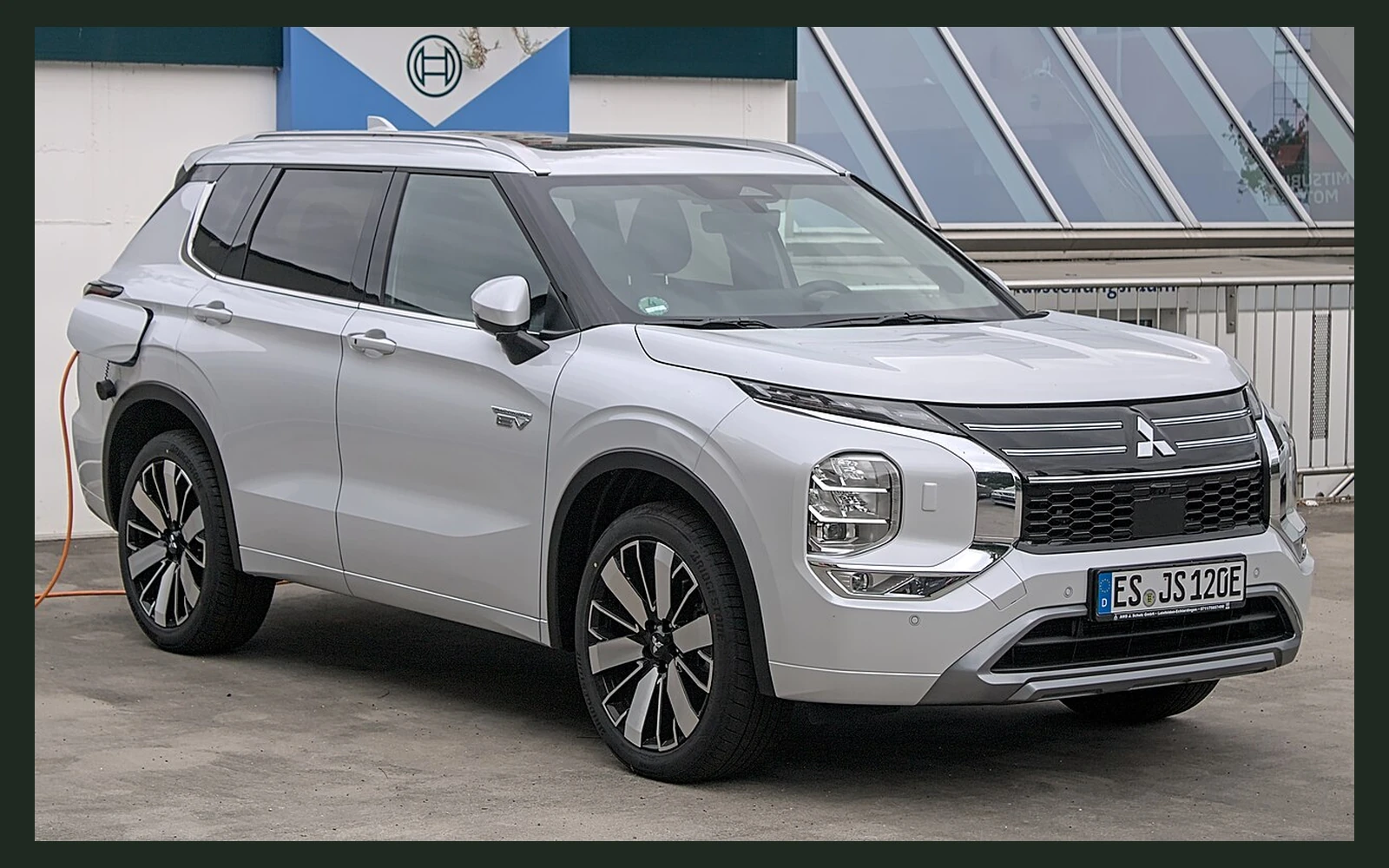 Фото модели Mitsubishi Outlander