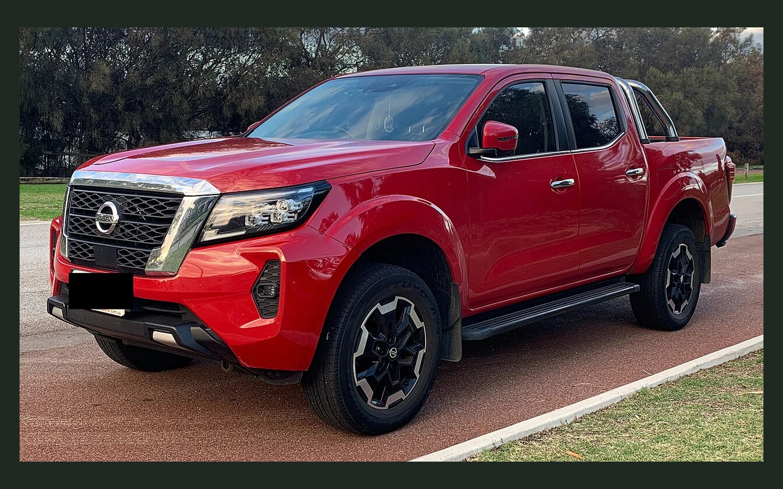 Фото модели Nissan Navara
