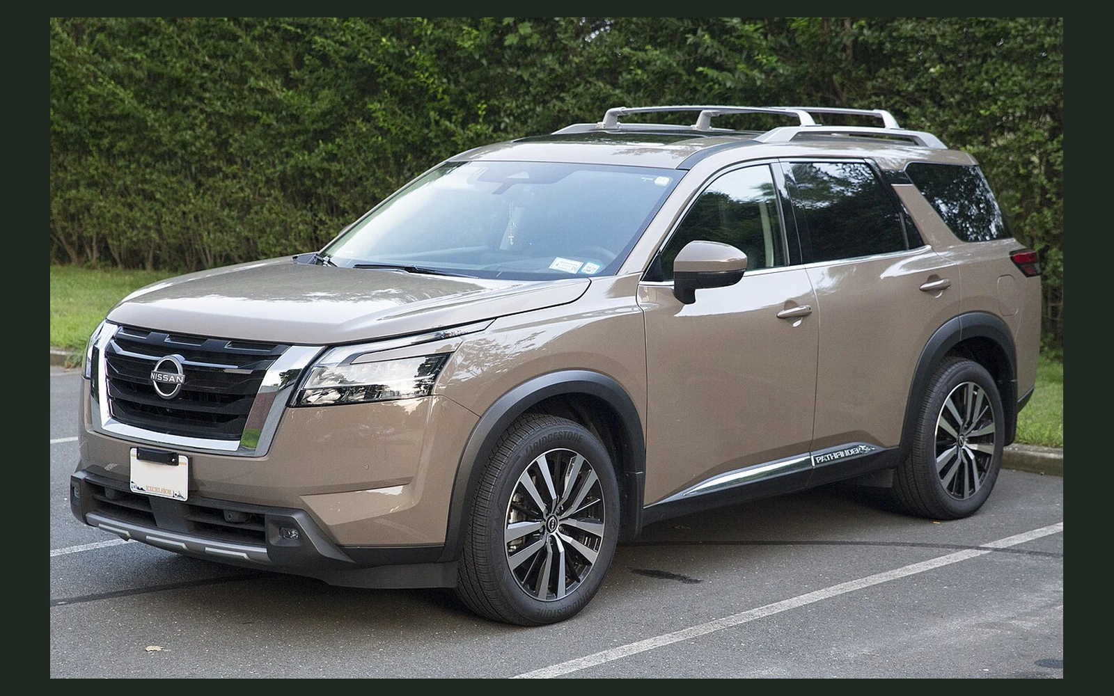 Фото модели Nissan Pathfinder
