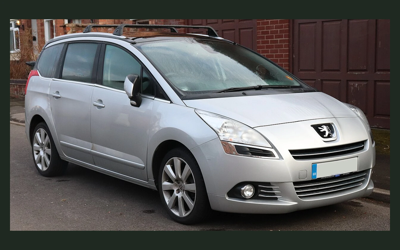 Фото модели Peugeot 5008