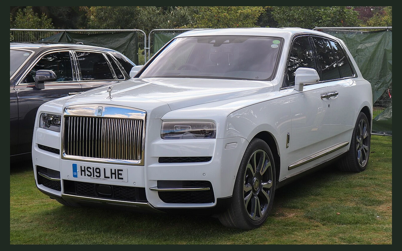 Фото модели Rolls-Royce Cullinan