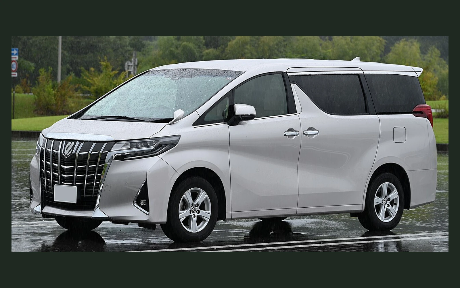 Фото модели Toyota Alphard